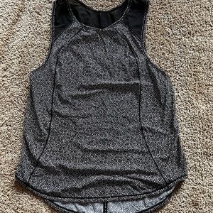 Lululemon patterned top size 8